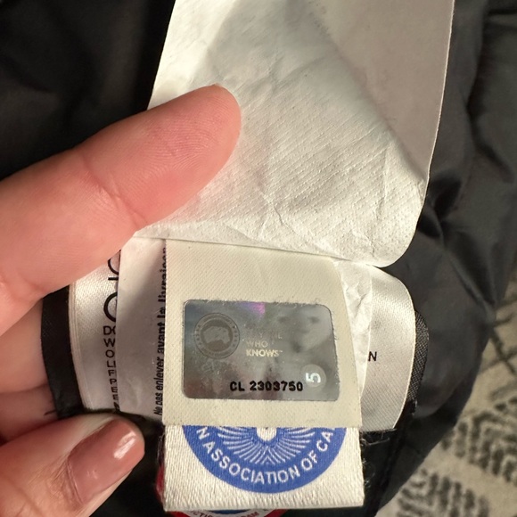 Canada Goose Kensington Jacket - Lightly used, no wear and tear! - Picture 8 of 16